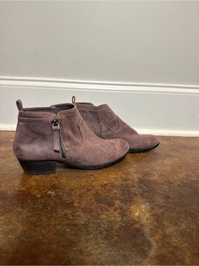 Arizona Jean Company Mauve Suede Ankle Booties